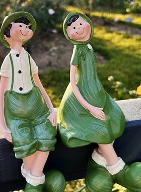 创意户外庭院花园布置阳台客厅酒柜吊脚娃娃情侣人物装饰小摆件