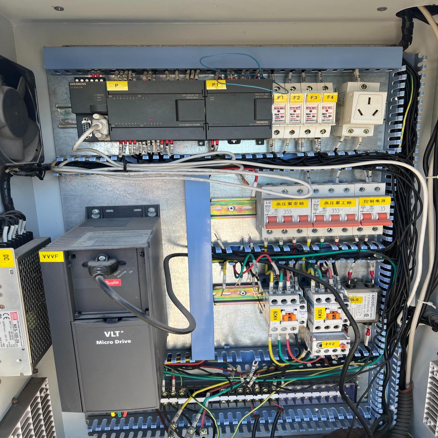 6ES7214-2BD23-0XB8成色嘎嘎的228包~询价