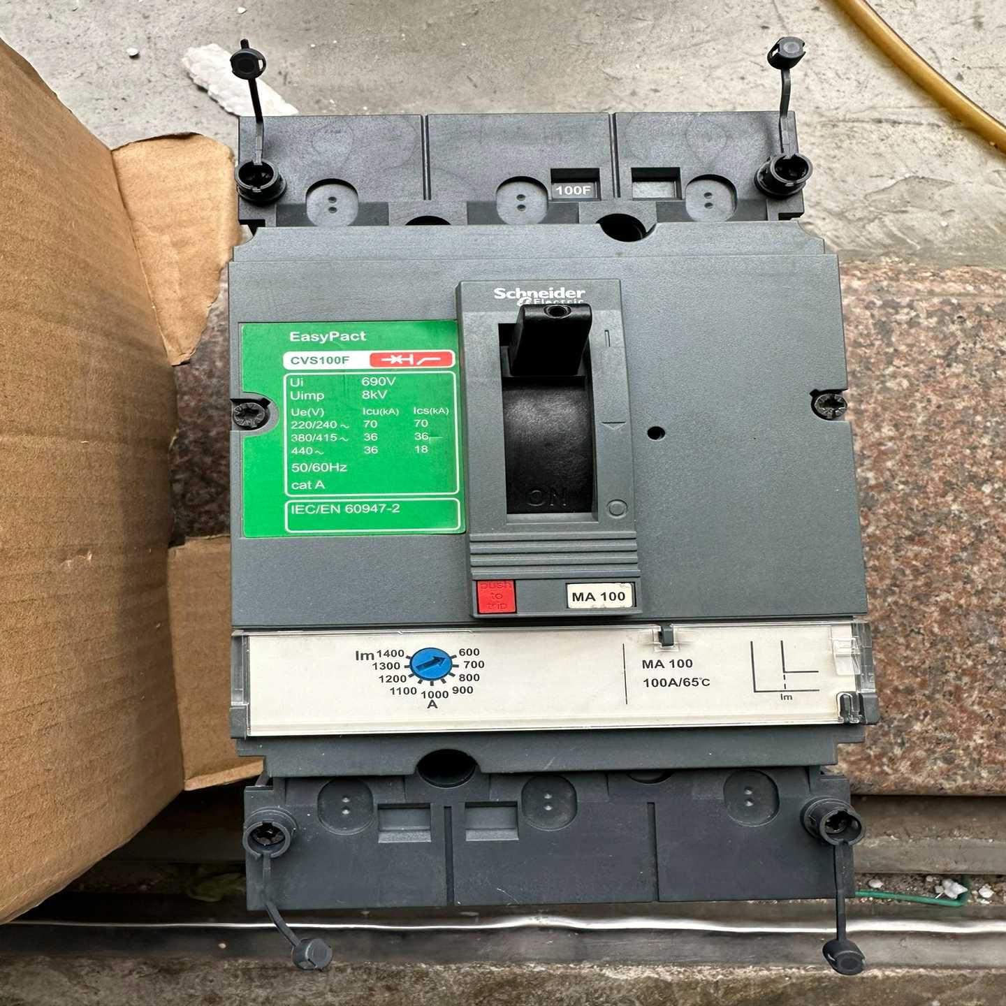 施耐德CVS100F 全新断路器