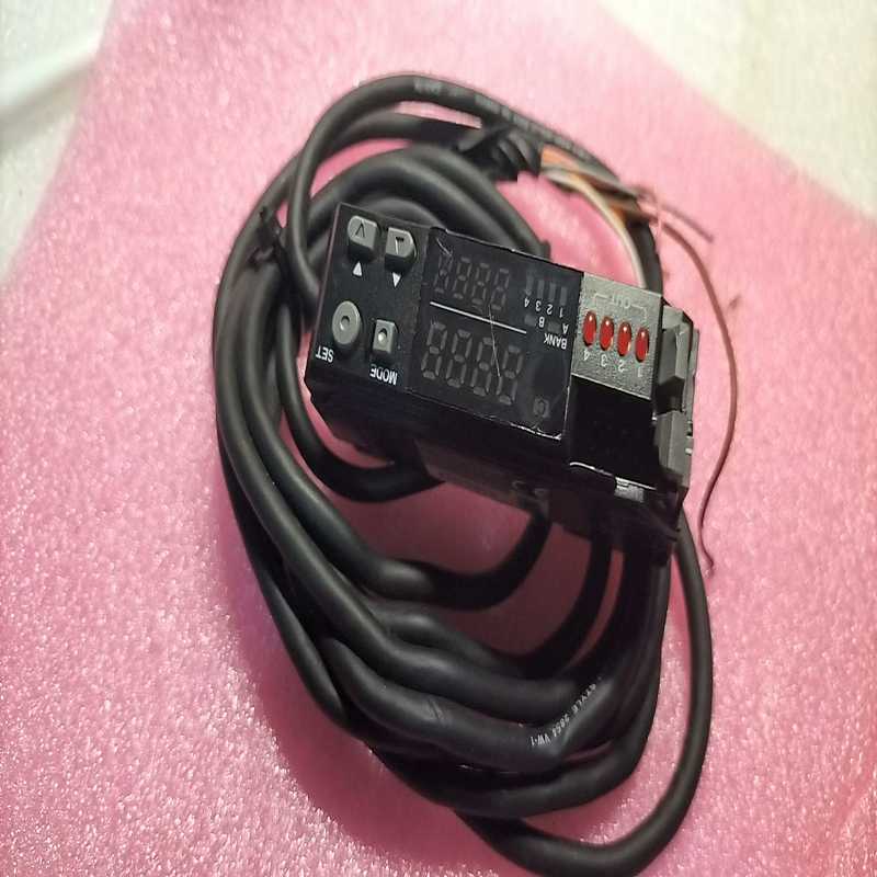 KEYENCE/基恩士传感器CZ-V21A件成色如图，询价