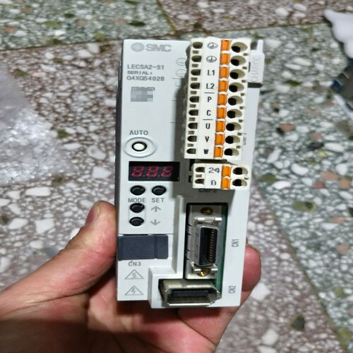 驱动器LECSA2-S1  一个，充~询价