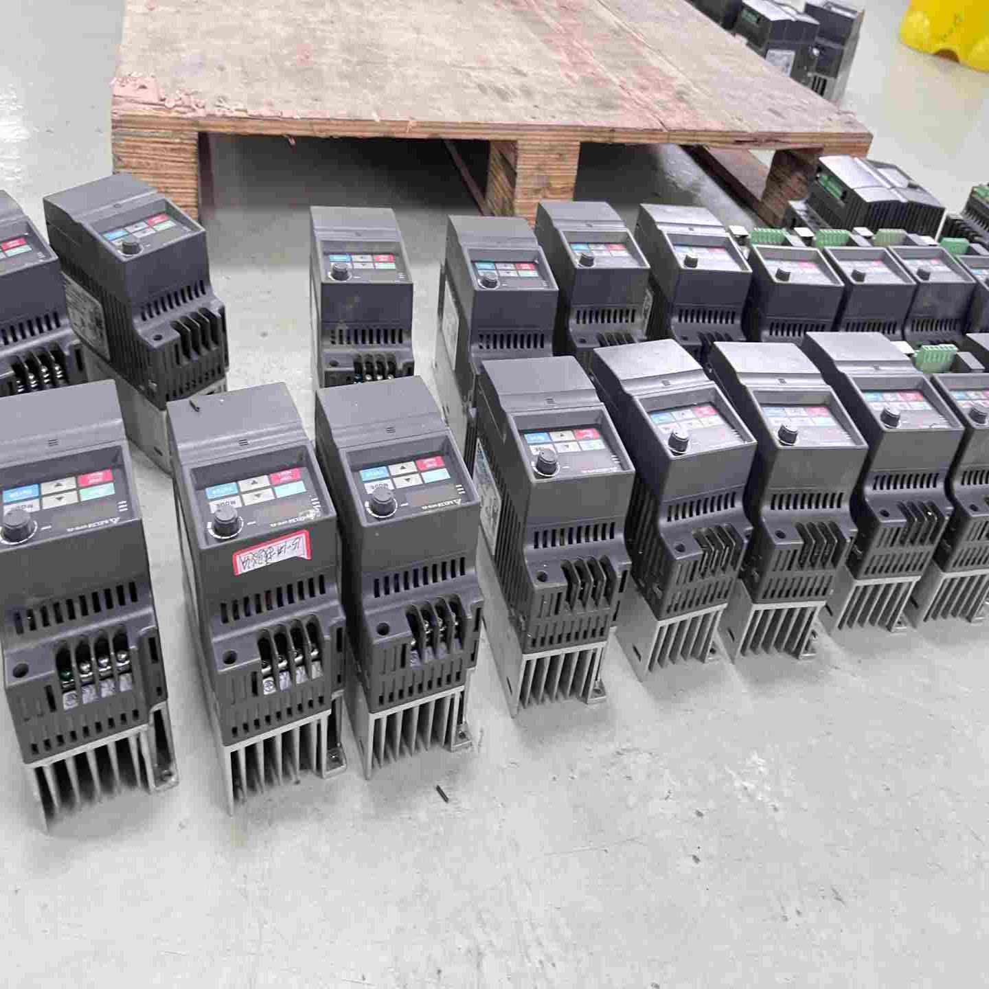 咨询-台达变频器VFD004EL43A