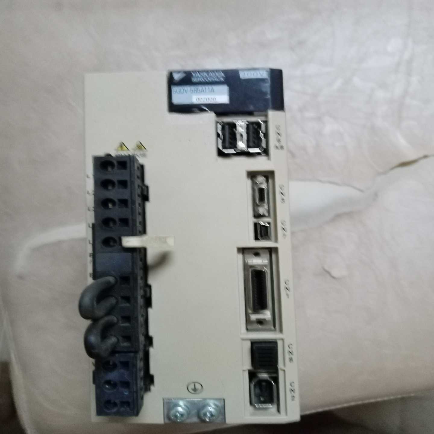 议~M2总线安川750W伺服驱动器5系SGDV-5R5A11A,