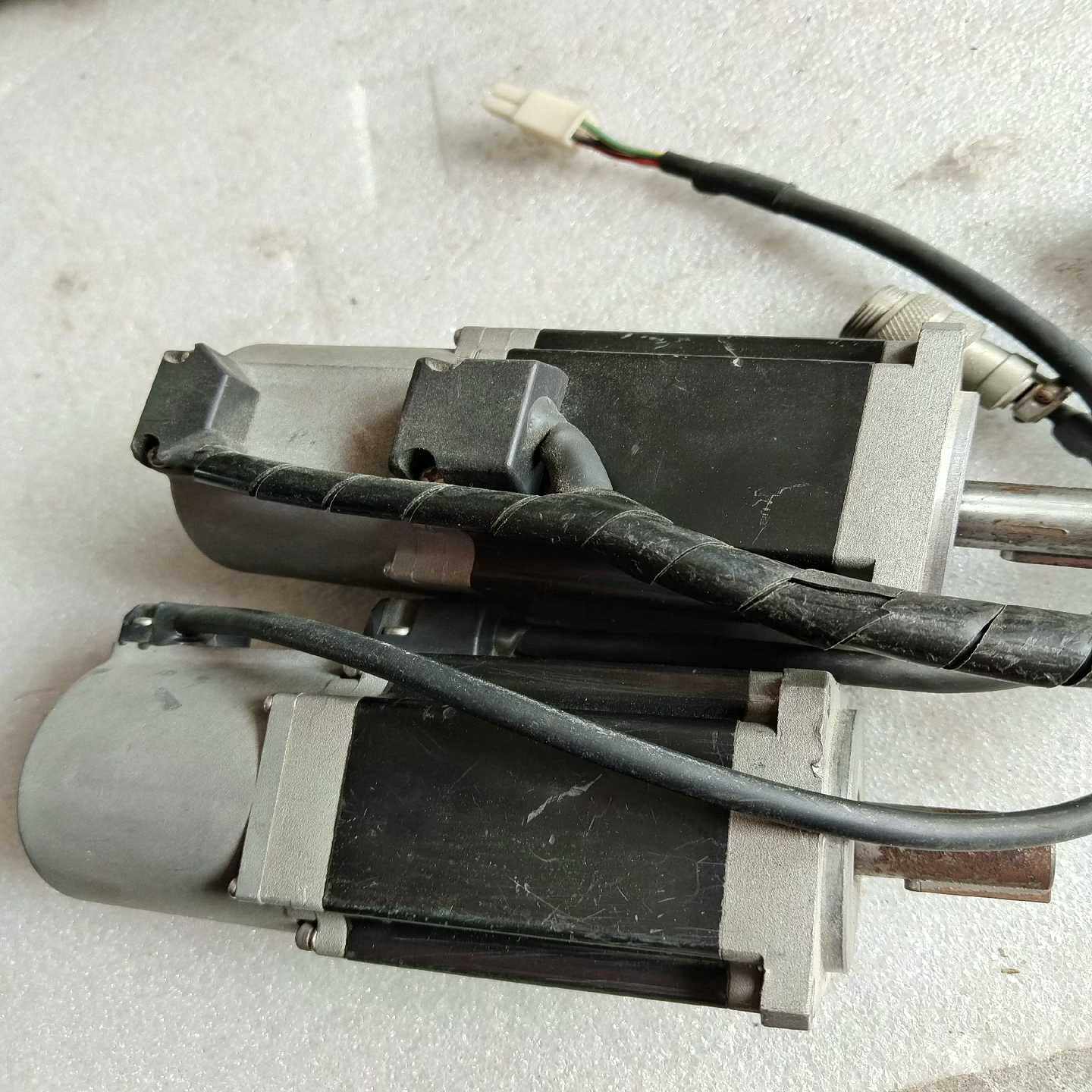 有2颗多摩川电机，4609N1680E200.如图所示，（地坛设备）