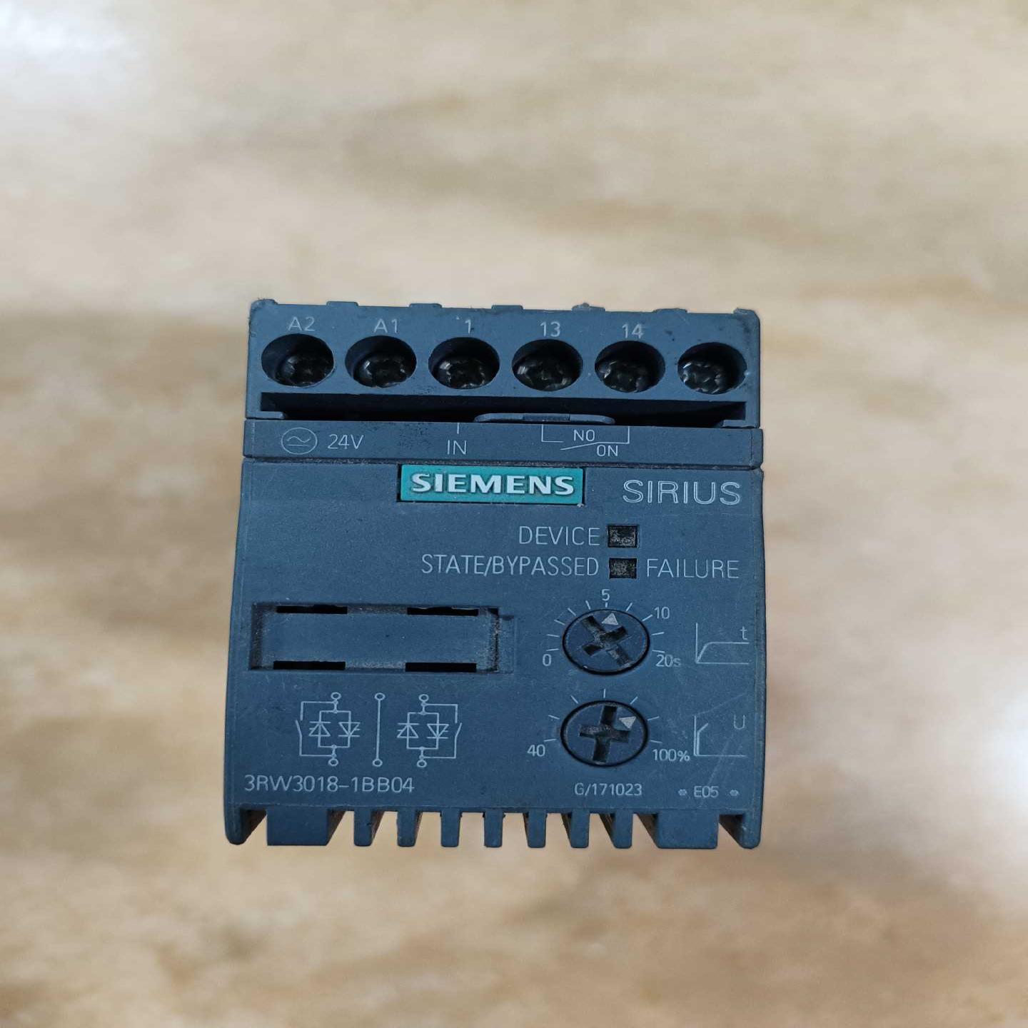 西门子软启动器3RW3018-1BB04现货实拍功能包好。~议价