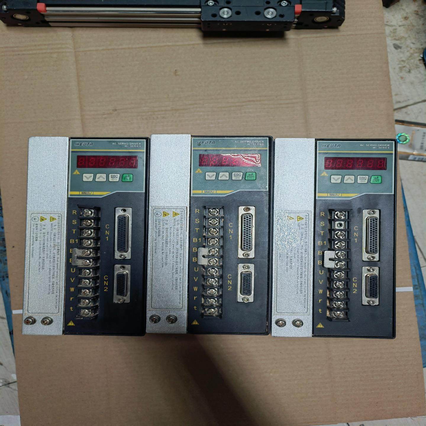 艾威图伺服驱动器W1-H08BT2，实物图，成色漂亮，功能包【鑫