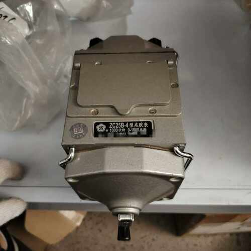 上海六厂手摇兆欧表 ZC25B-4~询价
