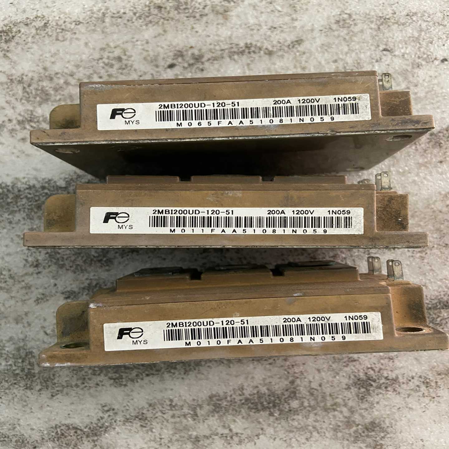 议~2MBI200UD-120-51，变频器模块，电源模块，