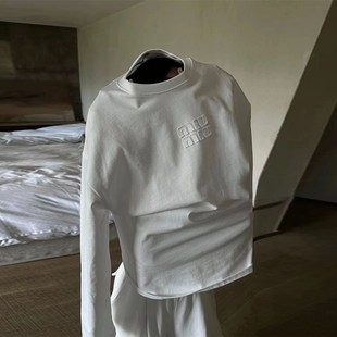 白色宽松纯棉长袖T恤女秋冬内搭叠穿白t恤女高级感显瘦圆领打底衫