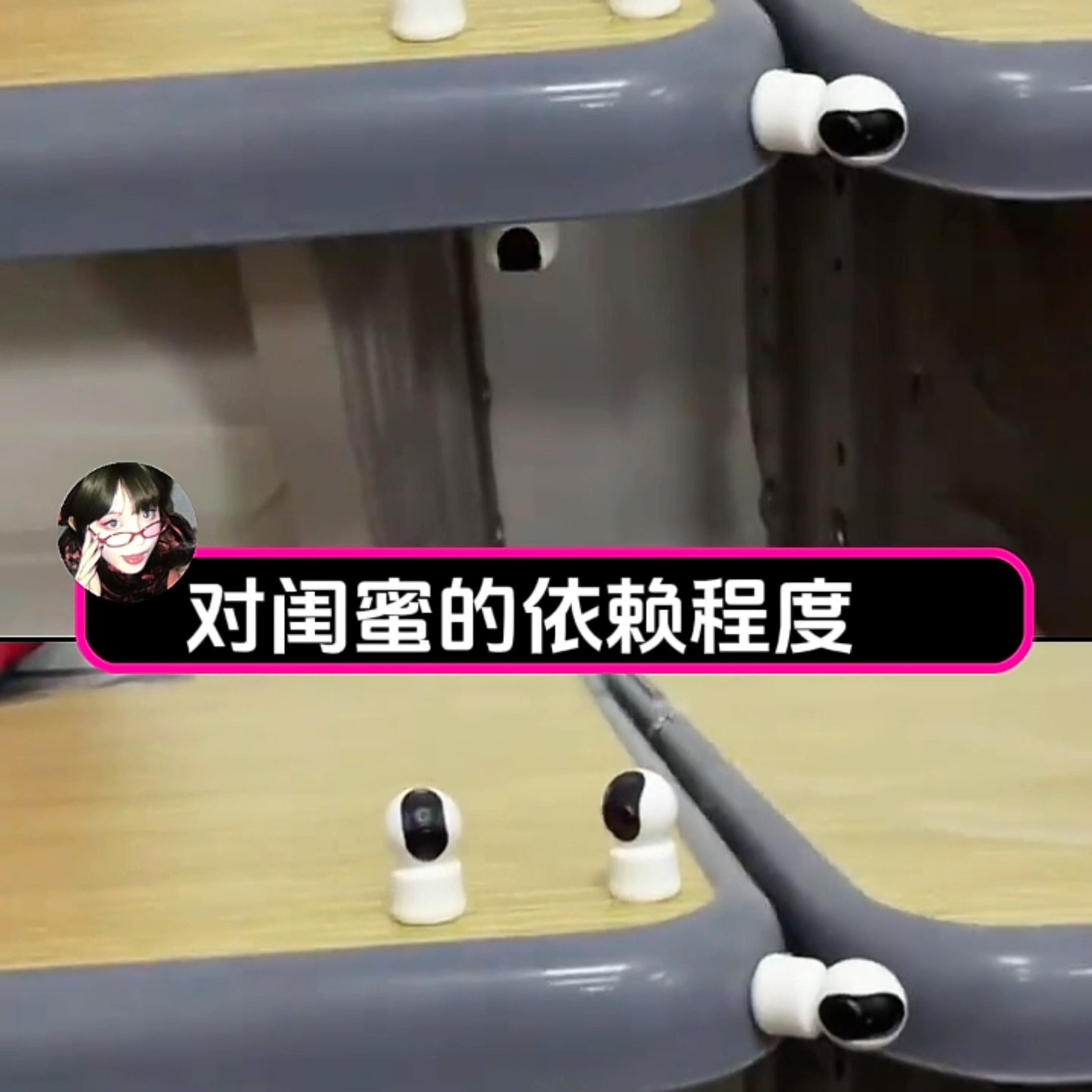无聊了! 摆一堆仿真监控摆件电脑桌面日式工位办公桌小摆件