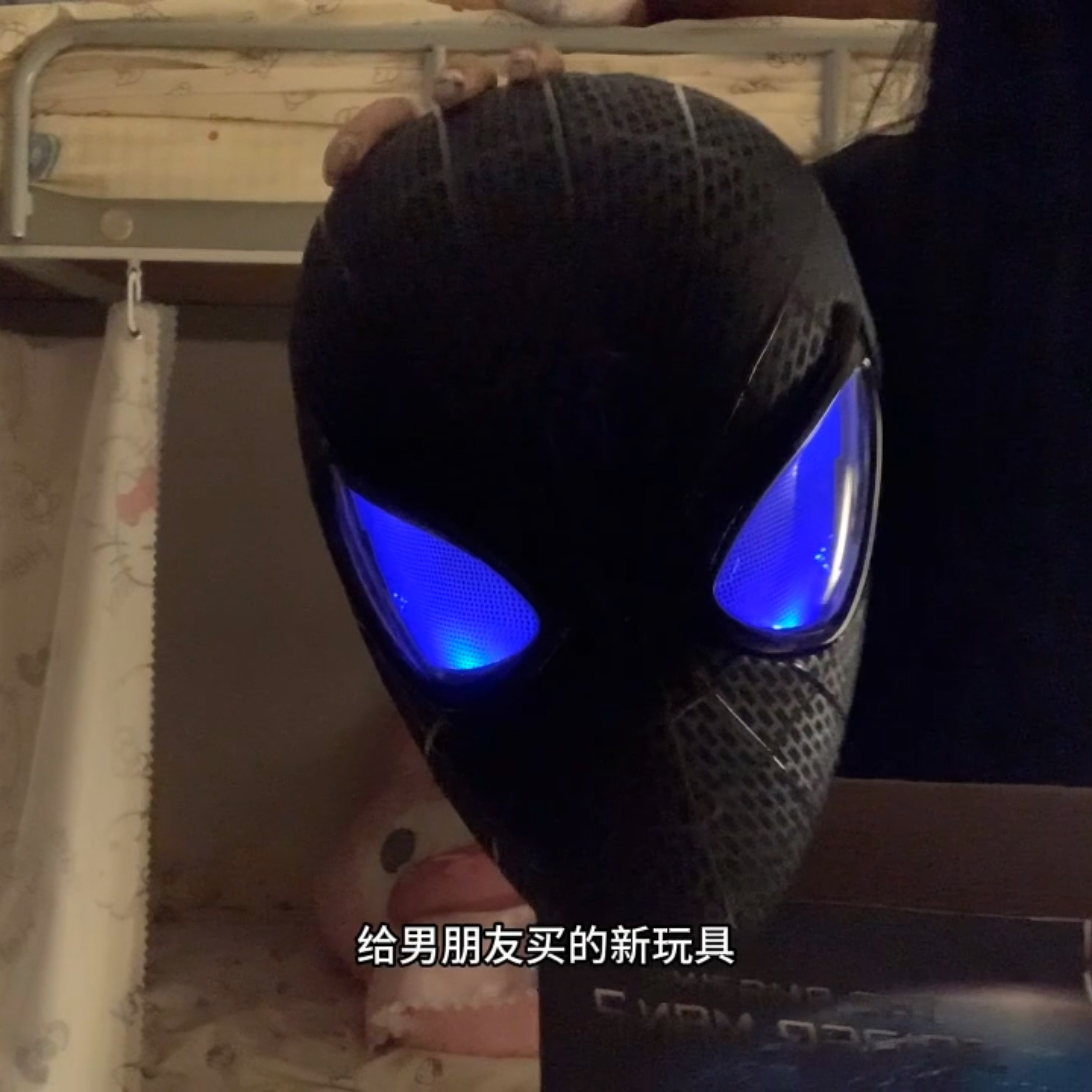 抖音同款戒指遥控蜘蛛侠头套眼睛可动可发光穿戴成人儿童cos面具