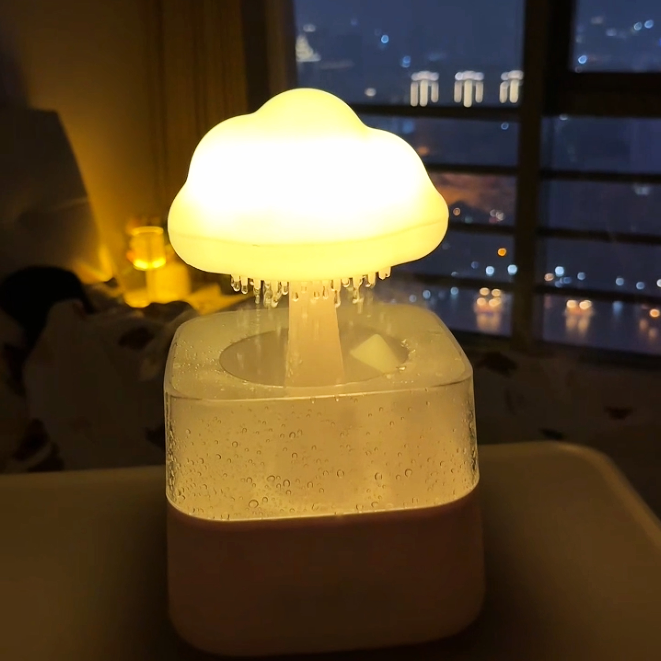 下雨七彩加湿器夜灯家用房间桌面香薰蘑菇创意云朵卧室雨滴氛围
