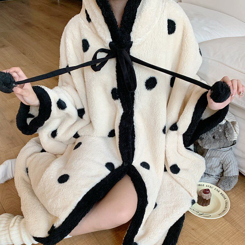 冬季甜美b斗篷珊瑚绒睡袍女款连帽毛球可爱长款外套可外穿保暖浴