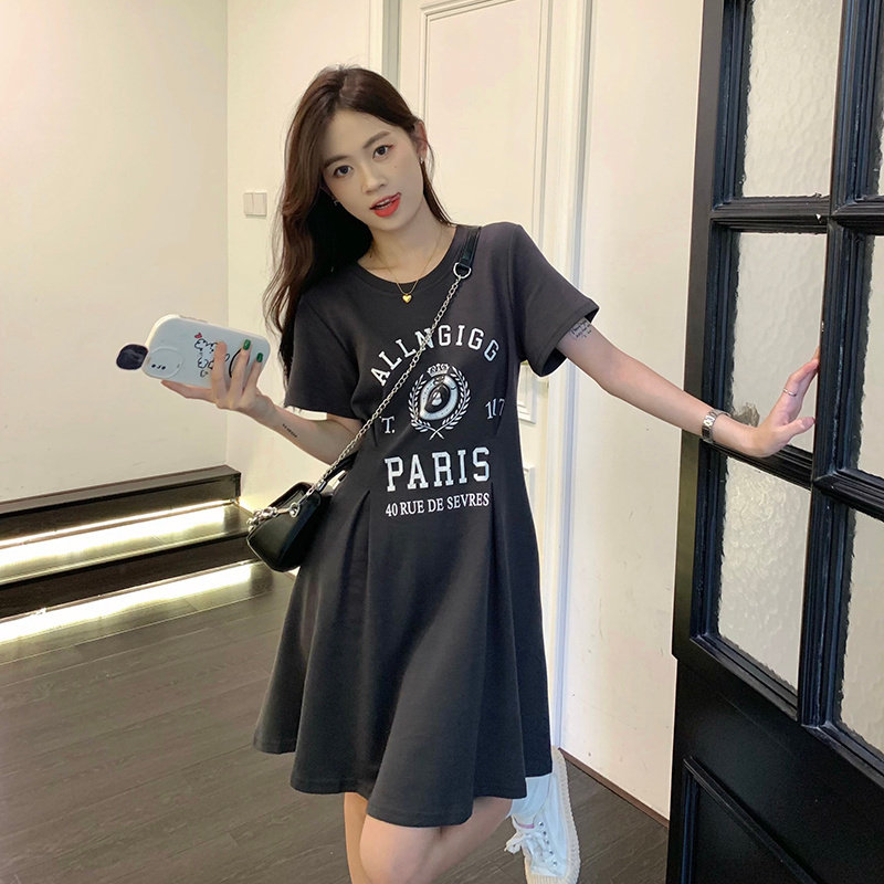 大码女装2025夏季新款气质收腰字母连衣裙女简约时尚遮肚显瘦中裙