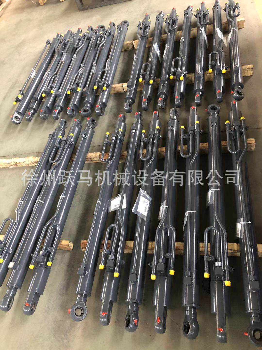 徐工滑移装载机XT760770清扫机XC760K.3.1.4右翻斗油缸803086765