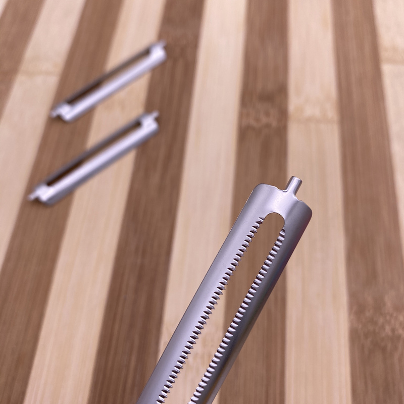 65mm齿口不锈钢削皮刀削皮器刀片瓜果皮刮土豆多功能去皮刀头65cm