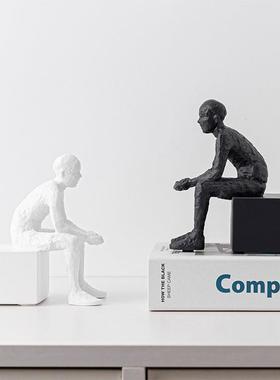 现代北欧坐姿人物雕塑摆件软装样板间售楼部人像书档书立家居饰品