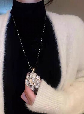 2023年新款高级感毛衣链项链女长款百搭花朵吊坠衣服装饰挂件配饰