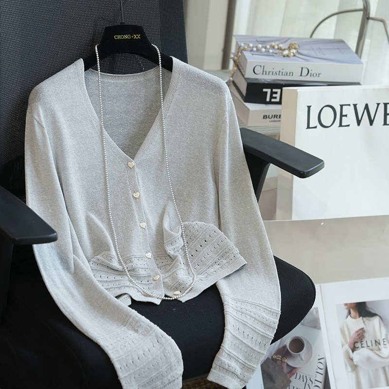 虫小小 设计感V领爱心扣宽松棉麻长袖针织开衫女罩衫上衣春夏983A