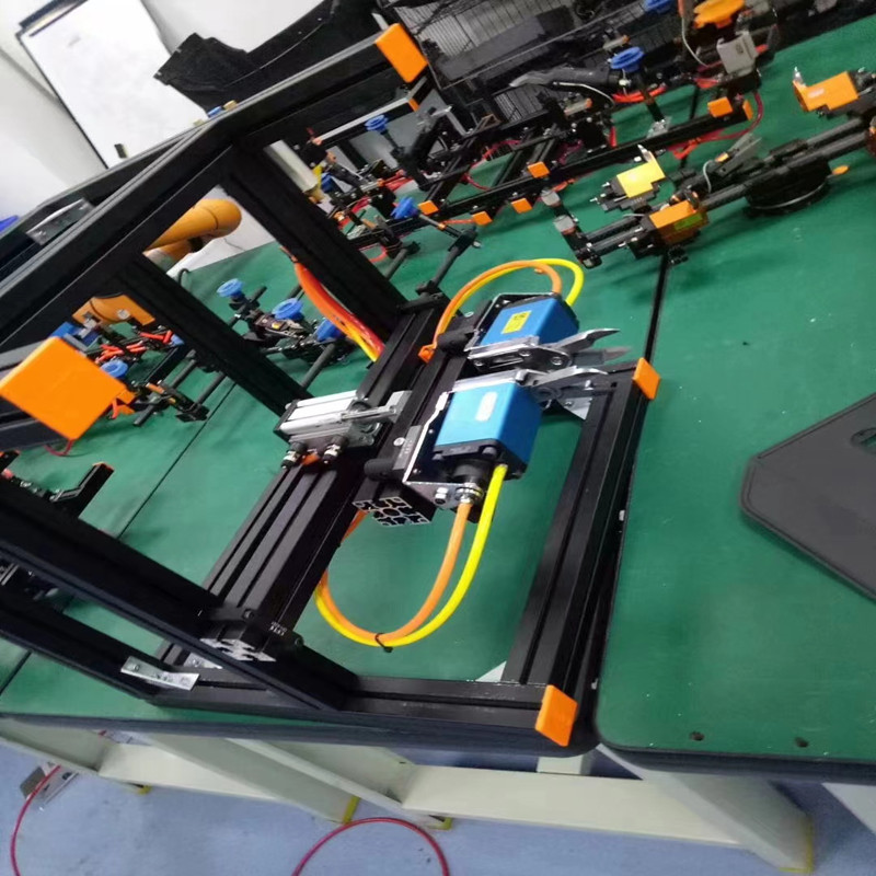 注塑机机械手抱具金具全自动化工装治具剪切水口非标定制整套方案图片