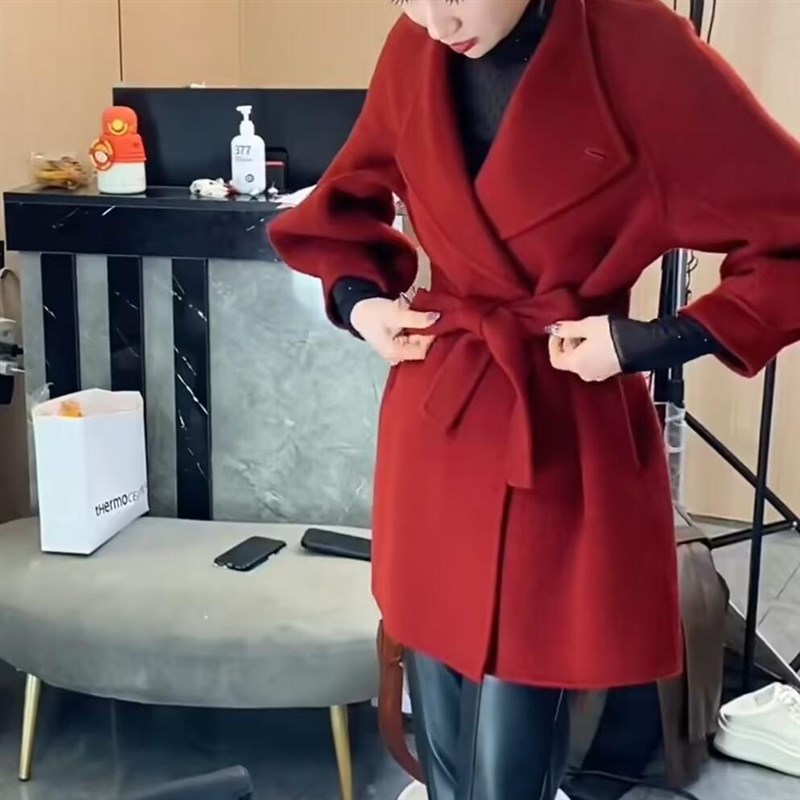高级感气质时尚呢子外套女2025春秋新款系带酒红色中长款毛呢大衣
