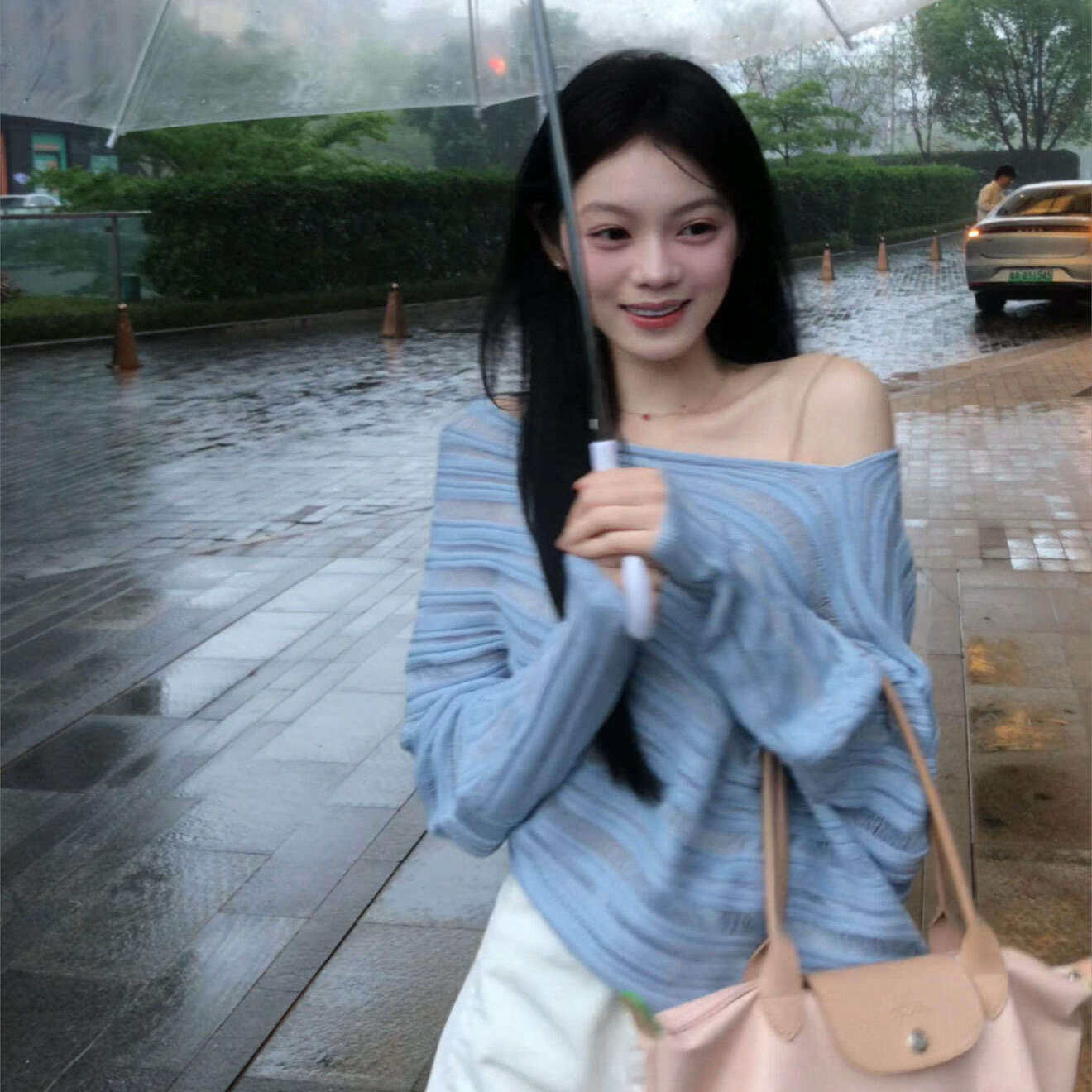 法式不规则蝙蝠袖斜肩蓝