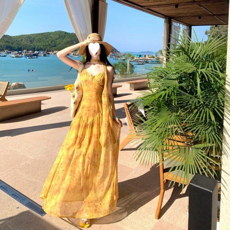 法式海边度假风氛围感黄色晕染碎花飘带V领连衣裙女吊带拍照长裙