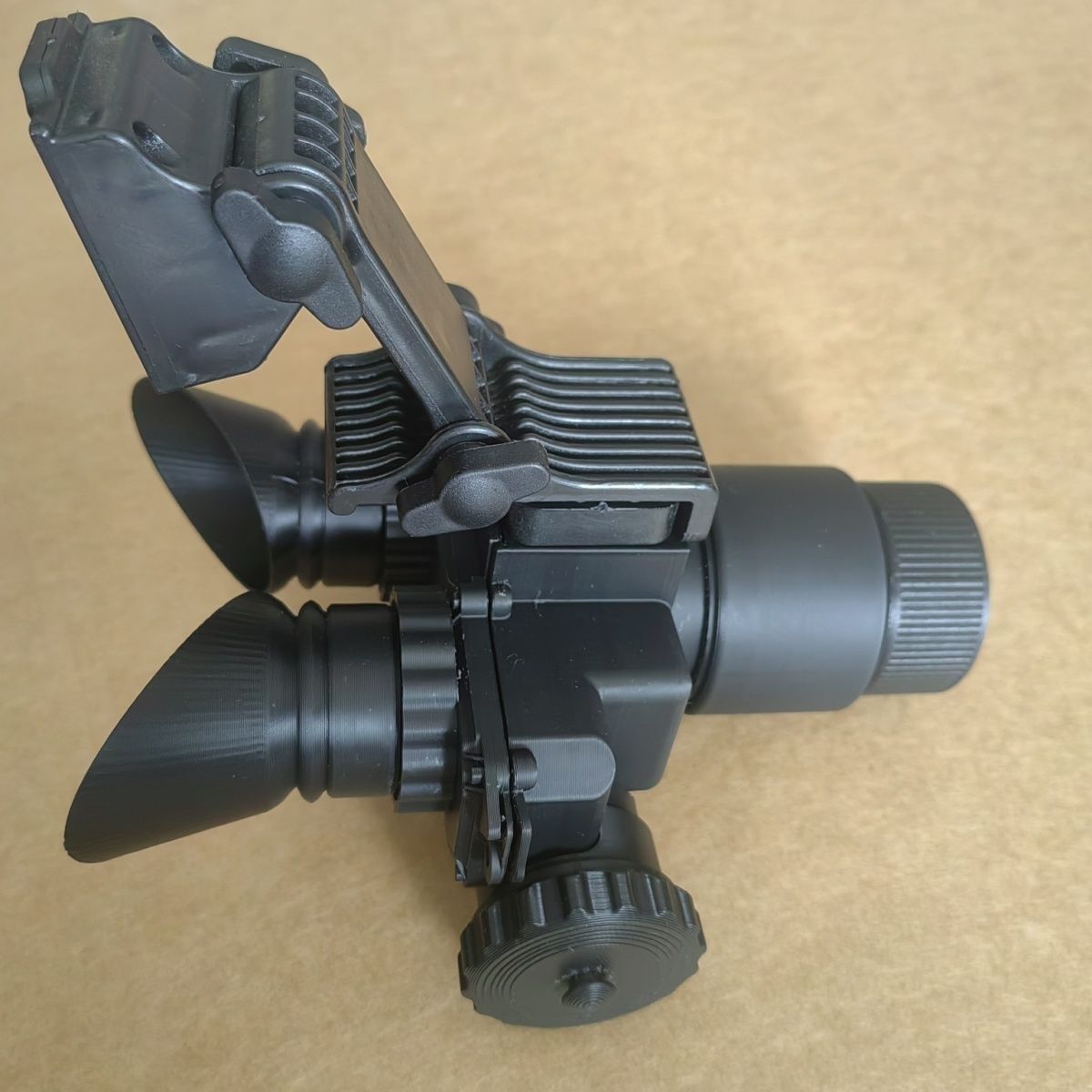 暗区突围T7热成像同款模型周边头盔头戴式夜视仪模型可以看200米