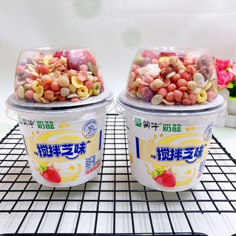8月产蒙牛搅拌酸奶杯装搅拌芝味芝士奶酪燕麦干酪草莓味代餐零食