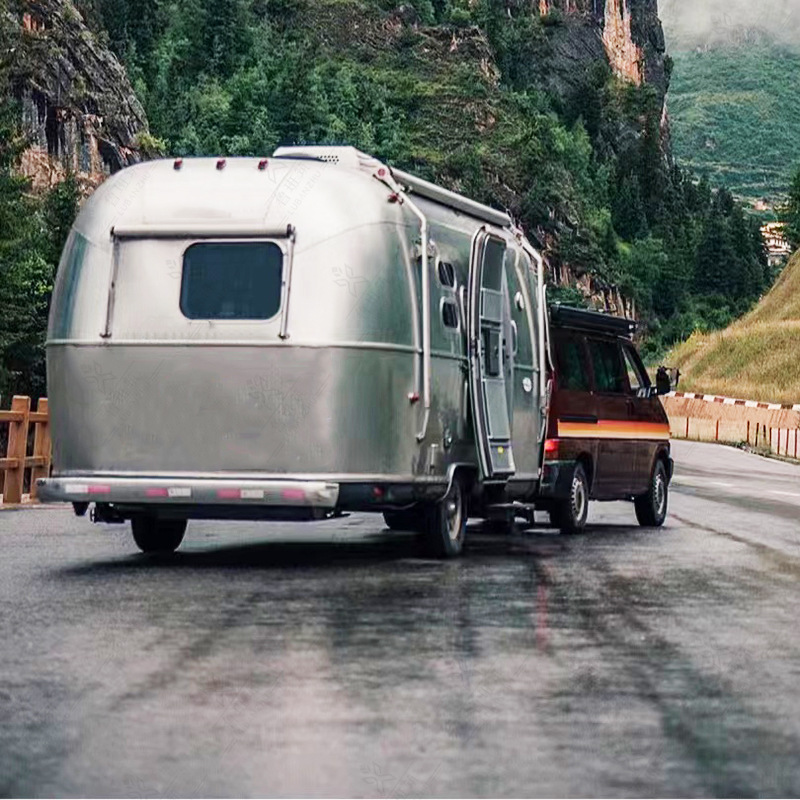 野炊露营地清风拖挂房车网红镜面车模型餐厅国产金属感清风房车