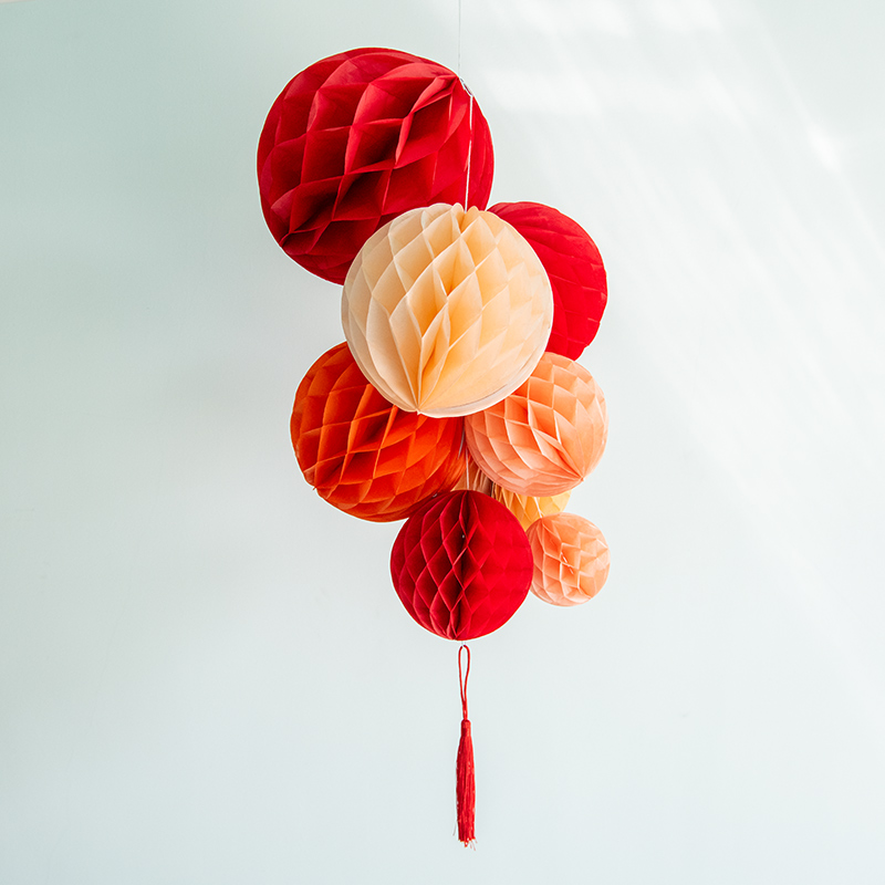 婚房布置纸扇蜂窝球挂饰结婚房间装饰女方卧室背景墙订婚客厅灯笼
