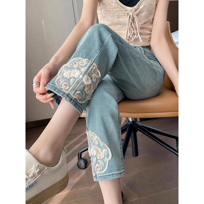 300斤胖mm中国风刺绣直筒牛仔裤女大码女装裤子显瘦小个子九分裤