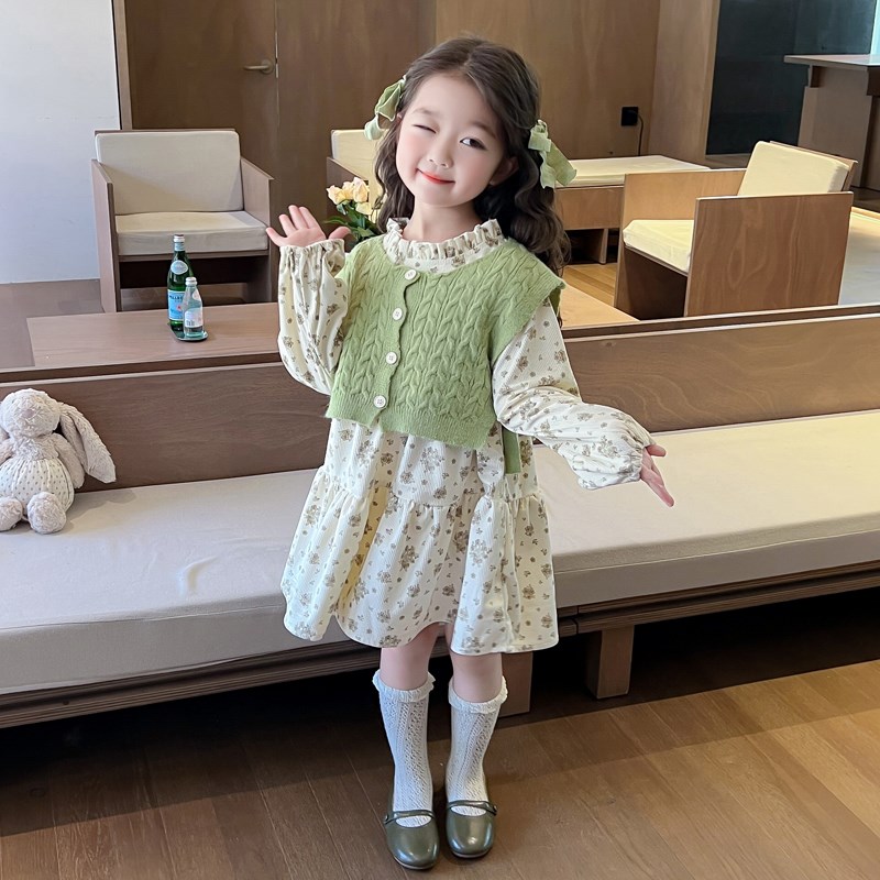 女童洋气春秋季碎花连衣裙2024新款儿童早秋宝宝绿色时髦套装秋装