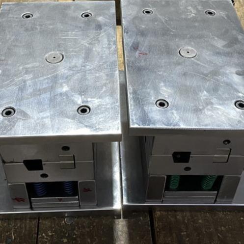 澳洲头模具AC插头模具制作生产DC3.5插头模生产注塑包胶模
