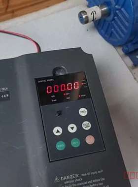 议价众辰变频器4KW，HLC4D0H-3，成色如图，适用