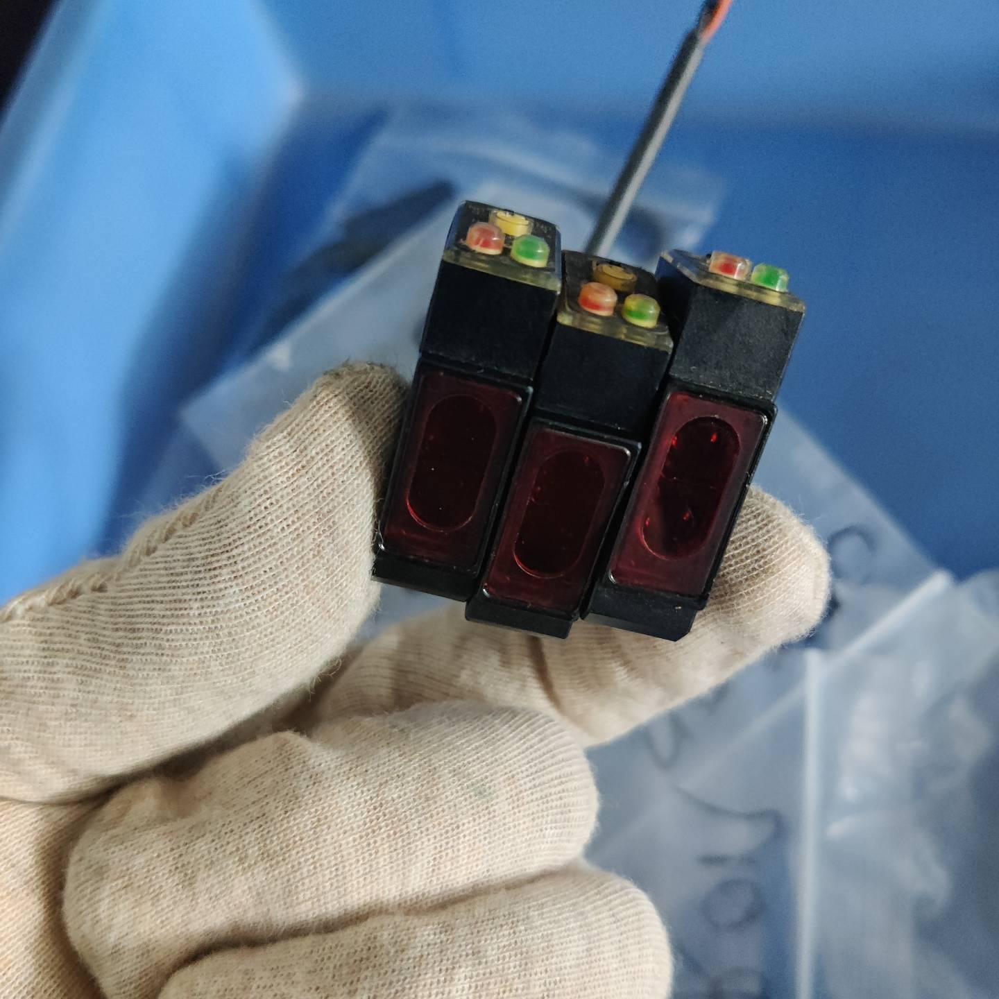 议价光电E3V-R2C43S感应器，3个适用