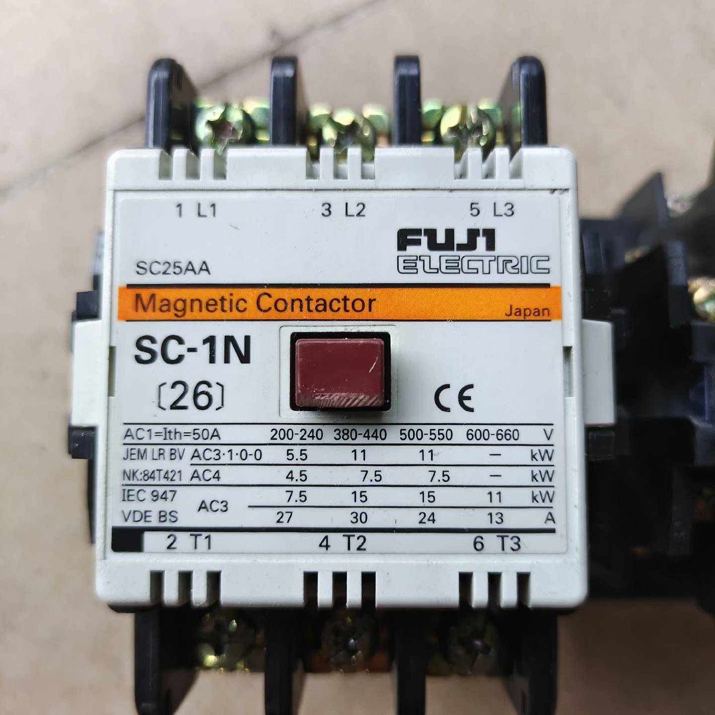 议价sc-1n接触器，线圈电压AC110v，成色漂适用