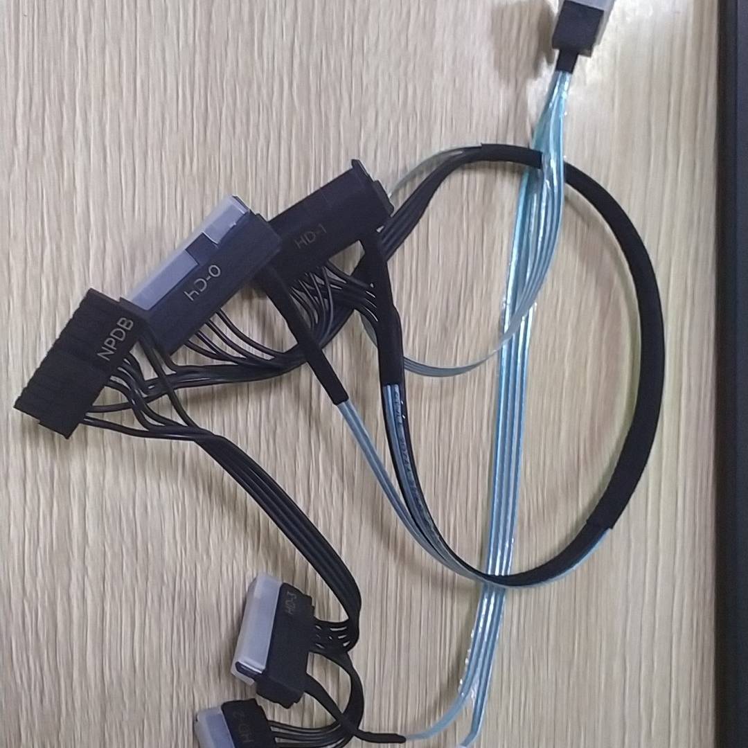 议价SAS SATA4  sas硬盘数据SFF线转 四8482适用