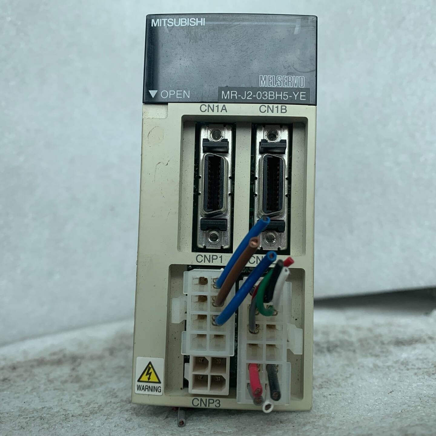 议价驱动器 MR-J2-03BH5-YE实物图，成色漂亮适用