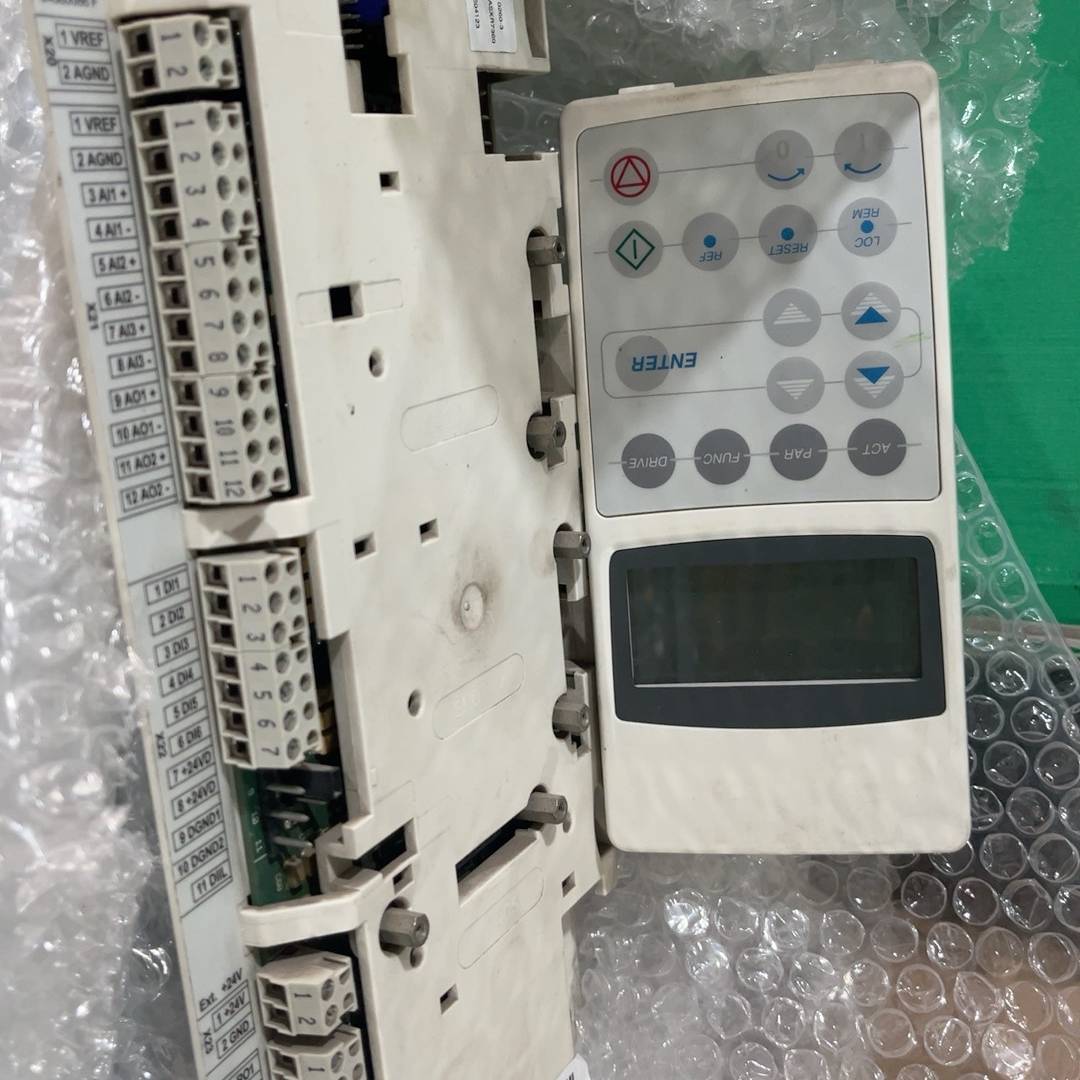 议价800变频器ACS800-04M-0260-3+P90适用