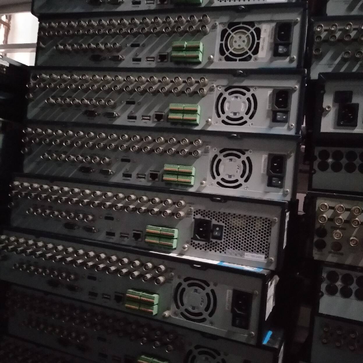 议价海康16路硬盘录像机DS-8816HE-E8 DS-80适用