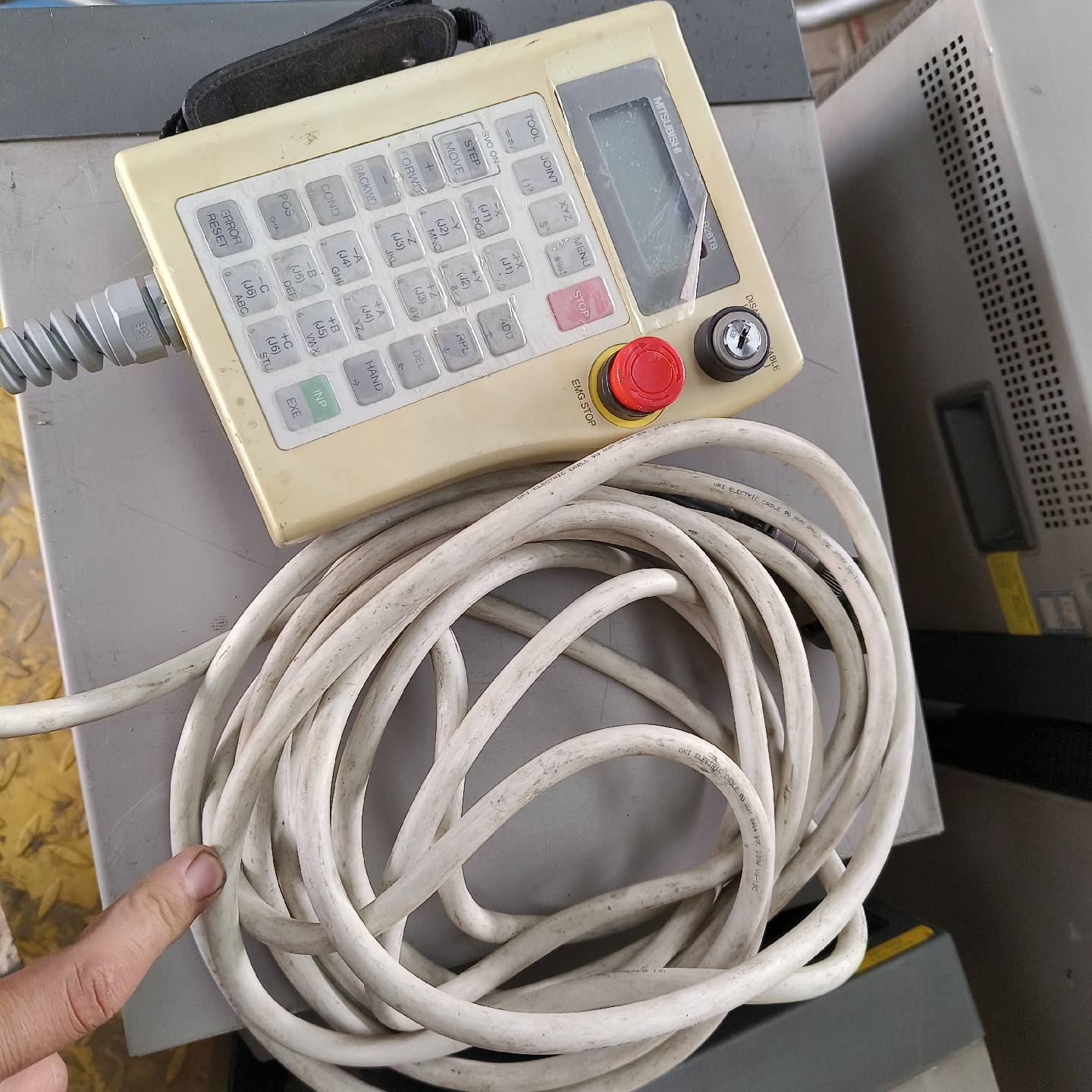 议价机器人示教器R28TB BKO-FA0597H07，成色适用