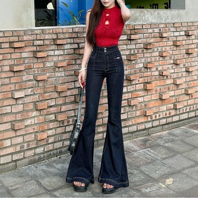 设计感丹宁蓝微喇牛仔裤女