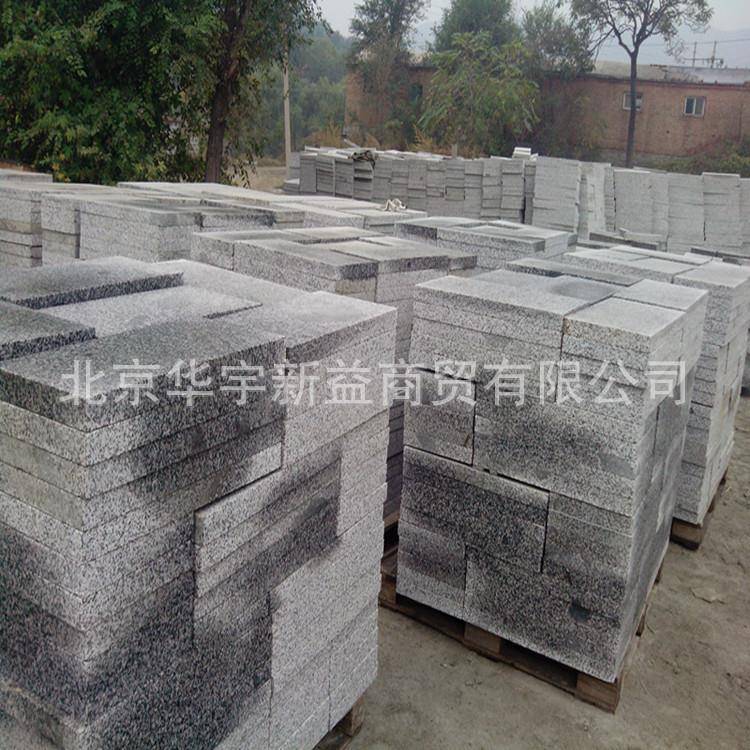 花岗岩芝麻灰路沿石火烧板石材北京现货。。