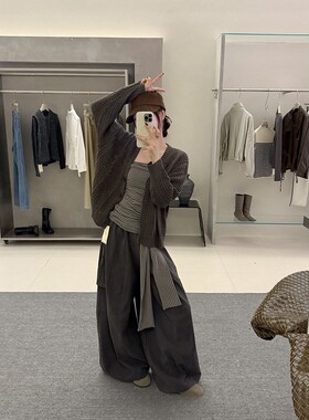 镂空麻花v领针织开衫+系带条纹抹胸+阔腿工装裤 60615