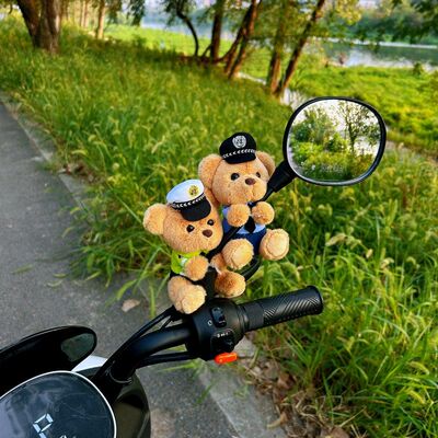 交巡警小熊小号交摩托装饰可爱电动车自行车玩偶创意公仔挂件摆