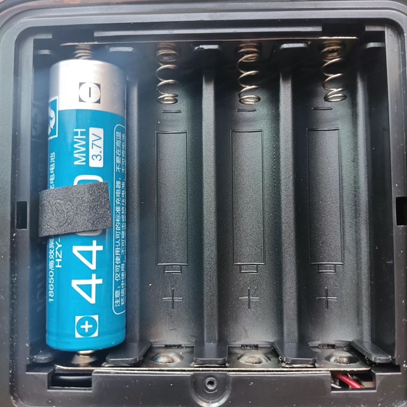 4400毫安龙飞翔电池锂强光手电筒3.7v大容量看戏机扩音器可充电池