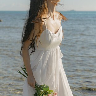 海南三亚旅游拍照沙滩裙白色气质仙女飘逸吊带连衣裙洱海度假长裙