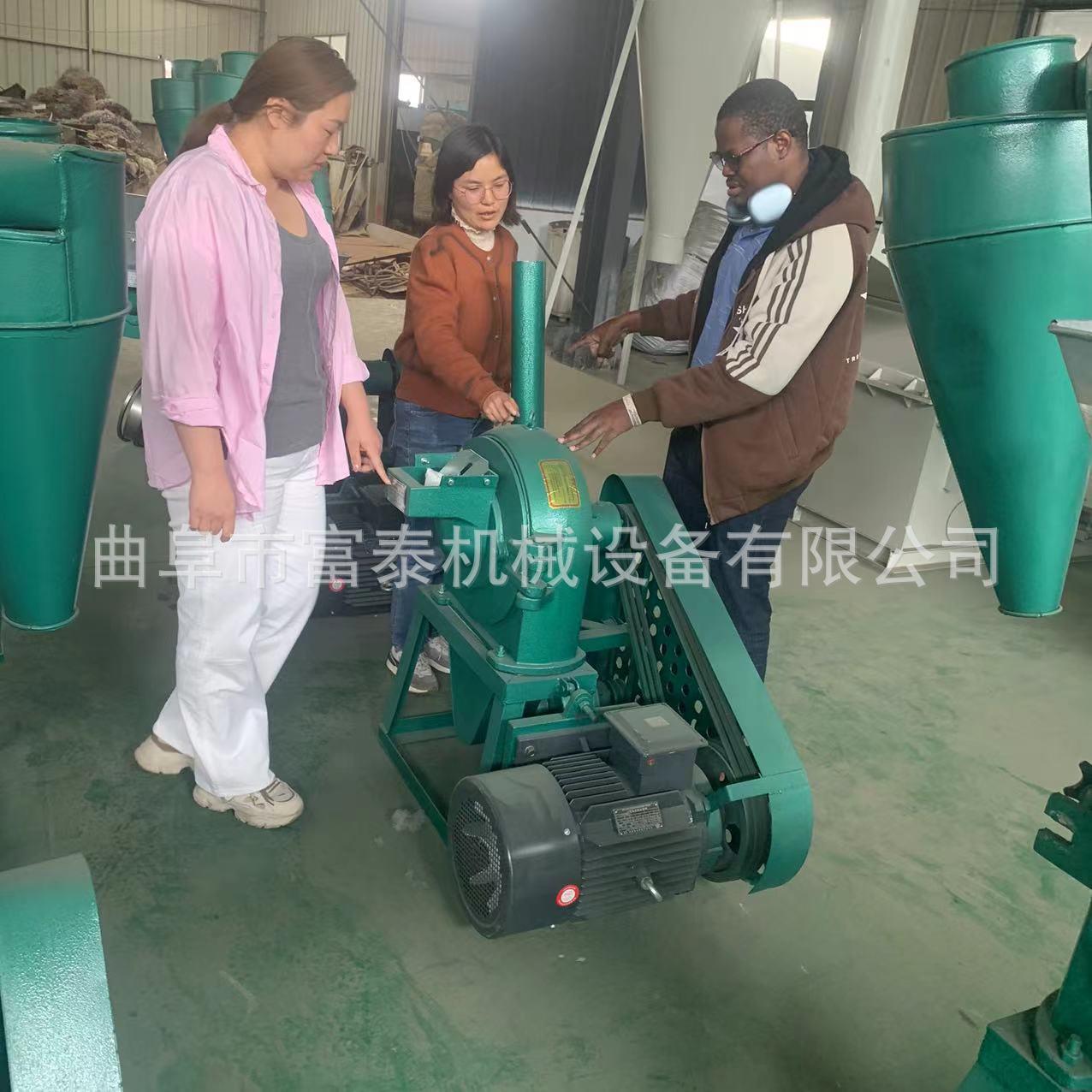 自吸式玉米麦麸粉碎机 辣椒八角调料磨粉机 齿盘式中草药材打粉机