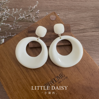 「小黛西」法式夸张白色圆环耳环